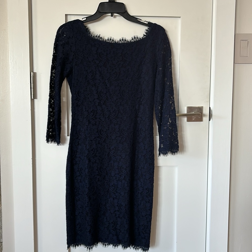 Diane von Furstenberg Navy Lace Cocktail Dress. Like New Condition in Size 6.